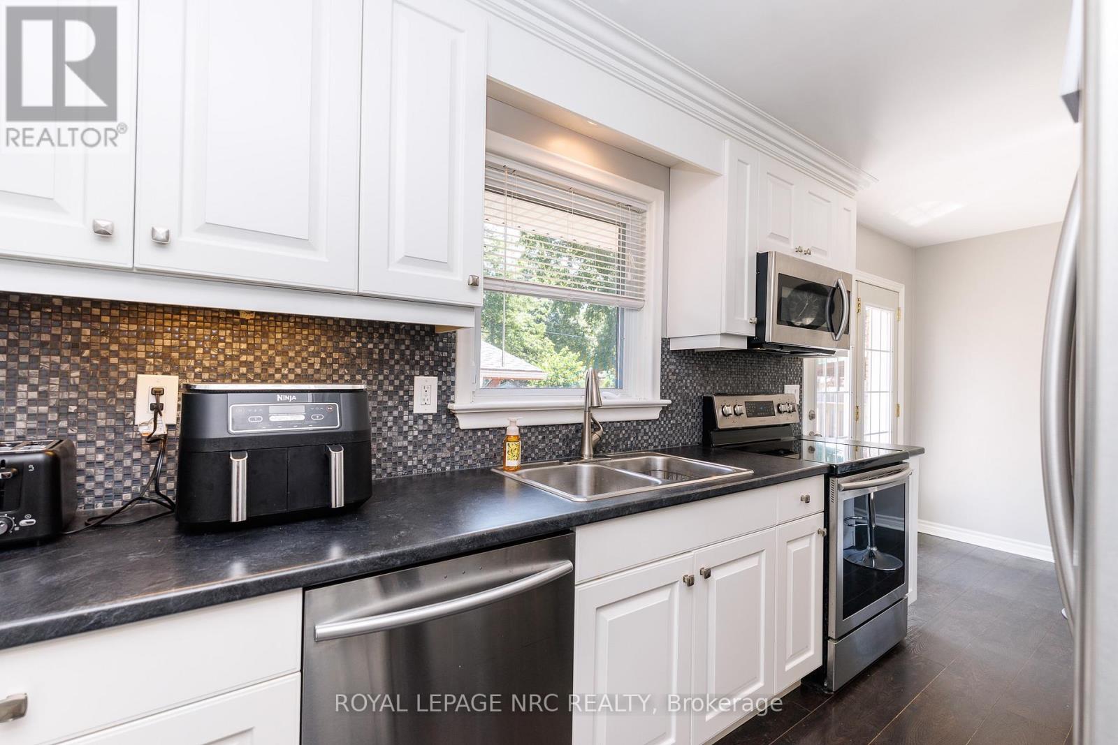 3676 Dorchester Road, Niagara Falls, Ontario  L2J 3A5 - Photo 19 - X13606006
