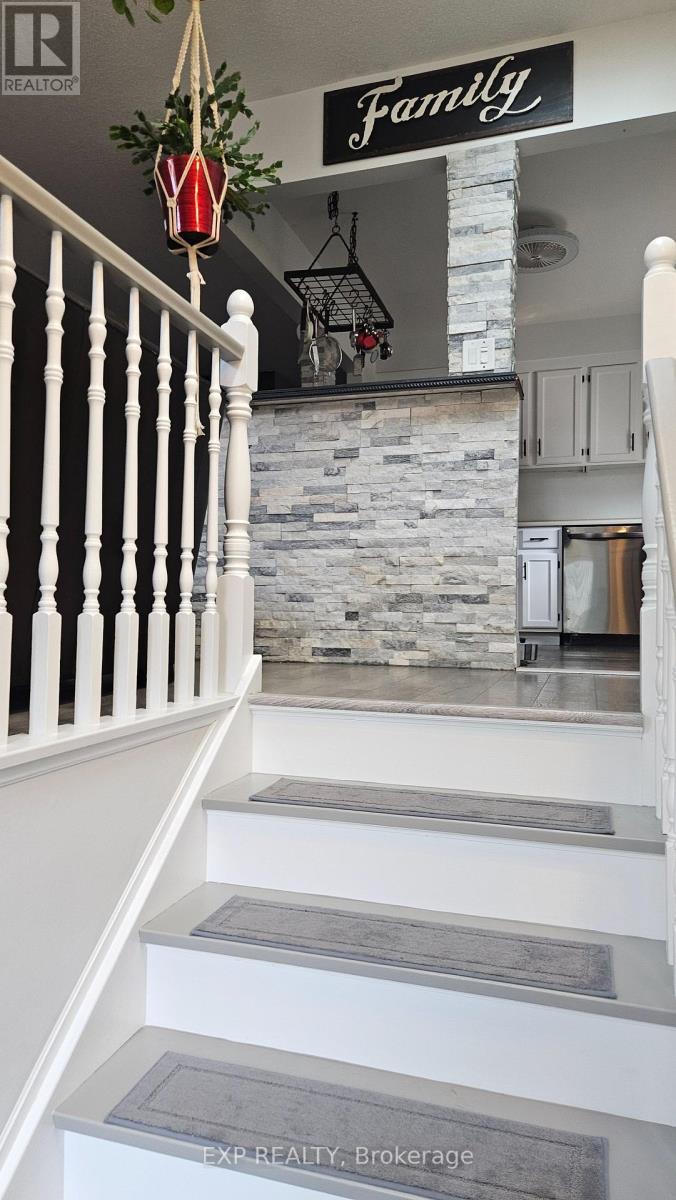 Upper - 64 Chapel Hill Crescent, Welland, Ontario  L3C 6G9 - Photo 4 - X13606842