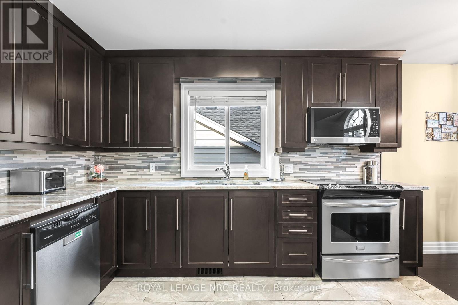 551 Scott Street, St. Catharines, Ontario  L2M 6Y4 - Photo 12 - X13607470