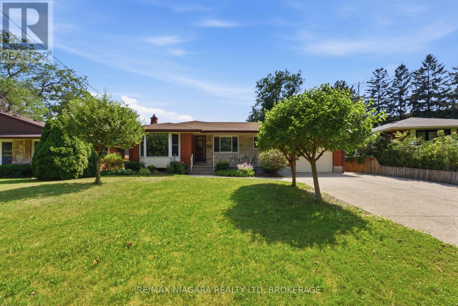 11 RICHELIEU DRIVE, St. Catharines, Ontario