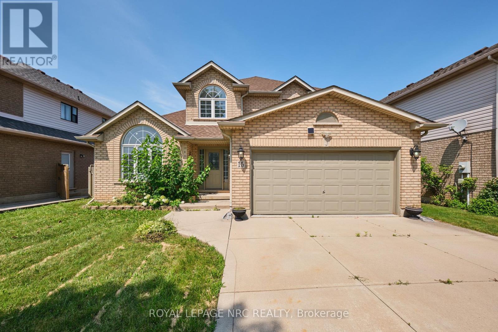 15 CREANONA BOULEVARD, Hamilton, Ontario