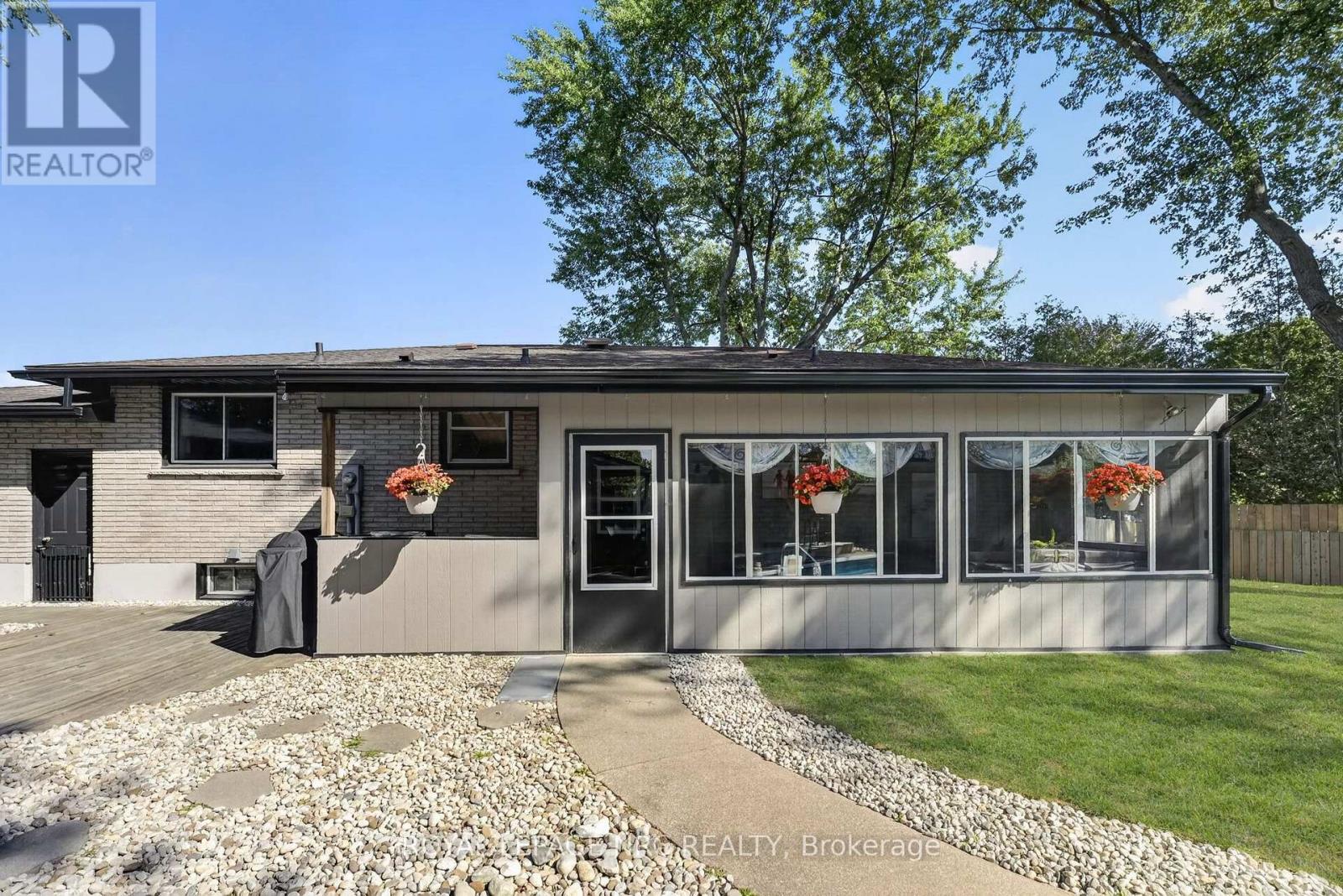 32 St George Court, Fort Erie, Ontario  L0S 1B0 - Photo 36 - X13609668