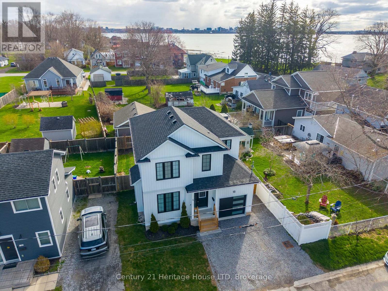 18 Parkview Avenue, Fort Erie, Ontario  L2A 5L7 - Photo 3 - X13609738