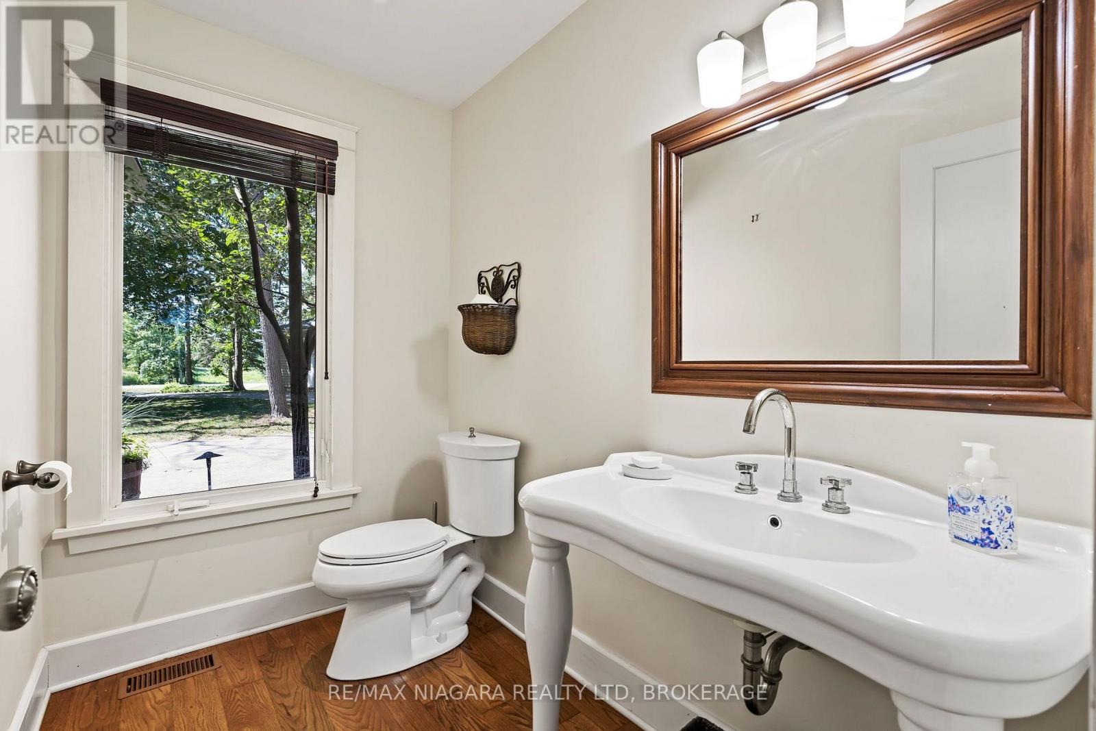 429 Ridge Road E, Grimsby, Ontario  L0R 1B2 - Photo 13 - X13610008