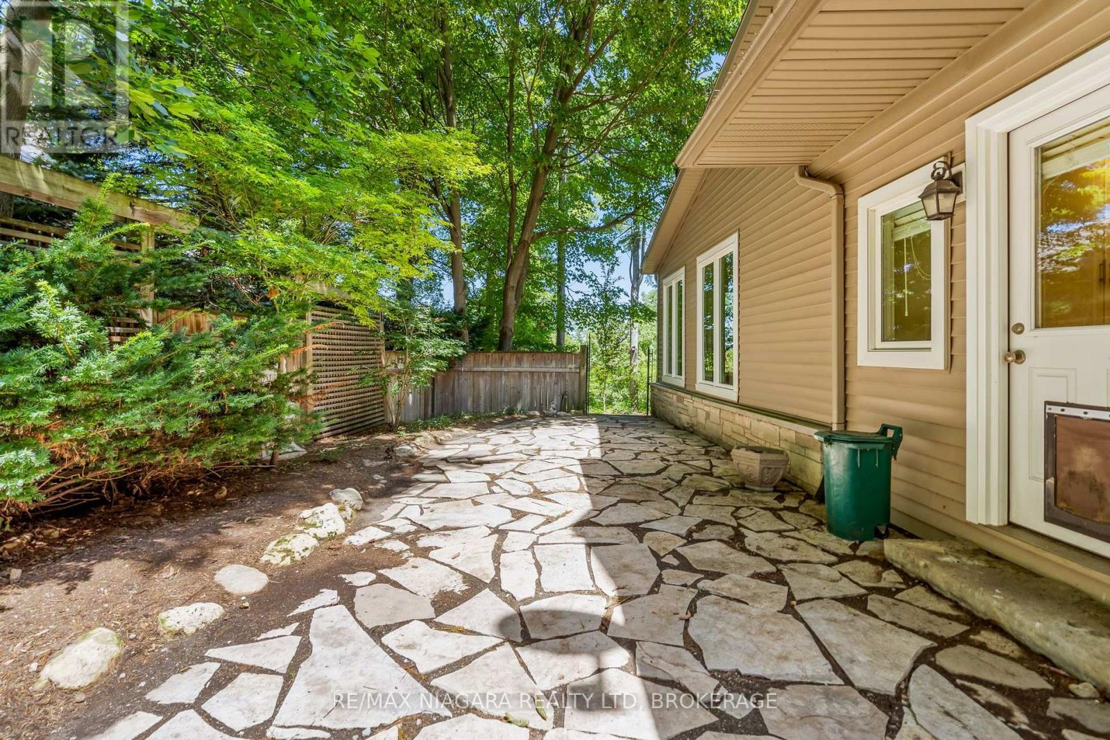 429 Ridge Road E, Grimsby, Ontario  L0R 1B2 - Photo 43 - X13610008