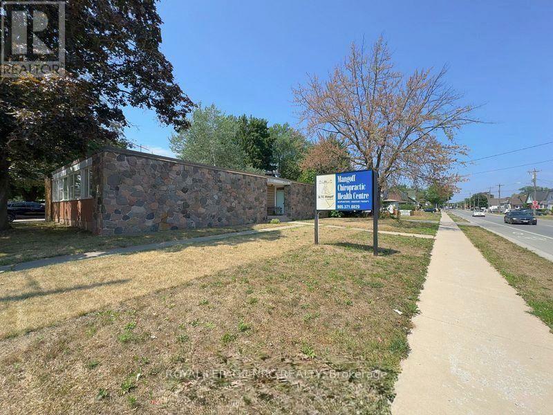 4213/4207 4213/4207 Drummond Road, Niagara Falls, Ontario  L2E 6C2 - Photo 2 - X13610550