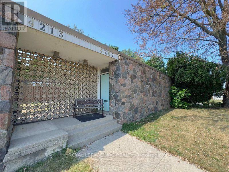 4213/4207 4213/4207 Drummond Road, Niagara Falls, Ontario  L2E 6C2 - Photo 4 - X13610550