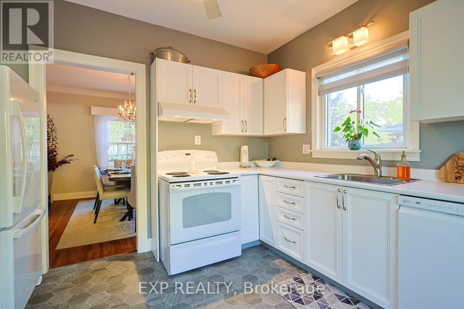 77 Glenridge Avenue, St. Catharines, Ontario  L2R 4X2 - Photo 11 - X13611058