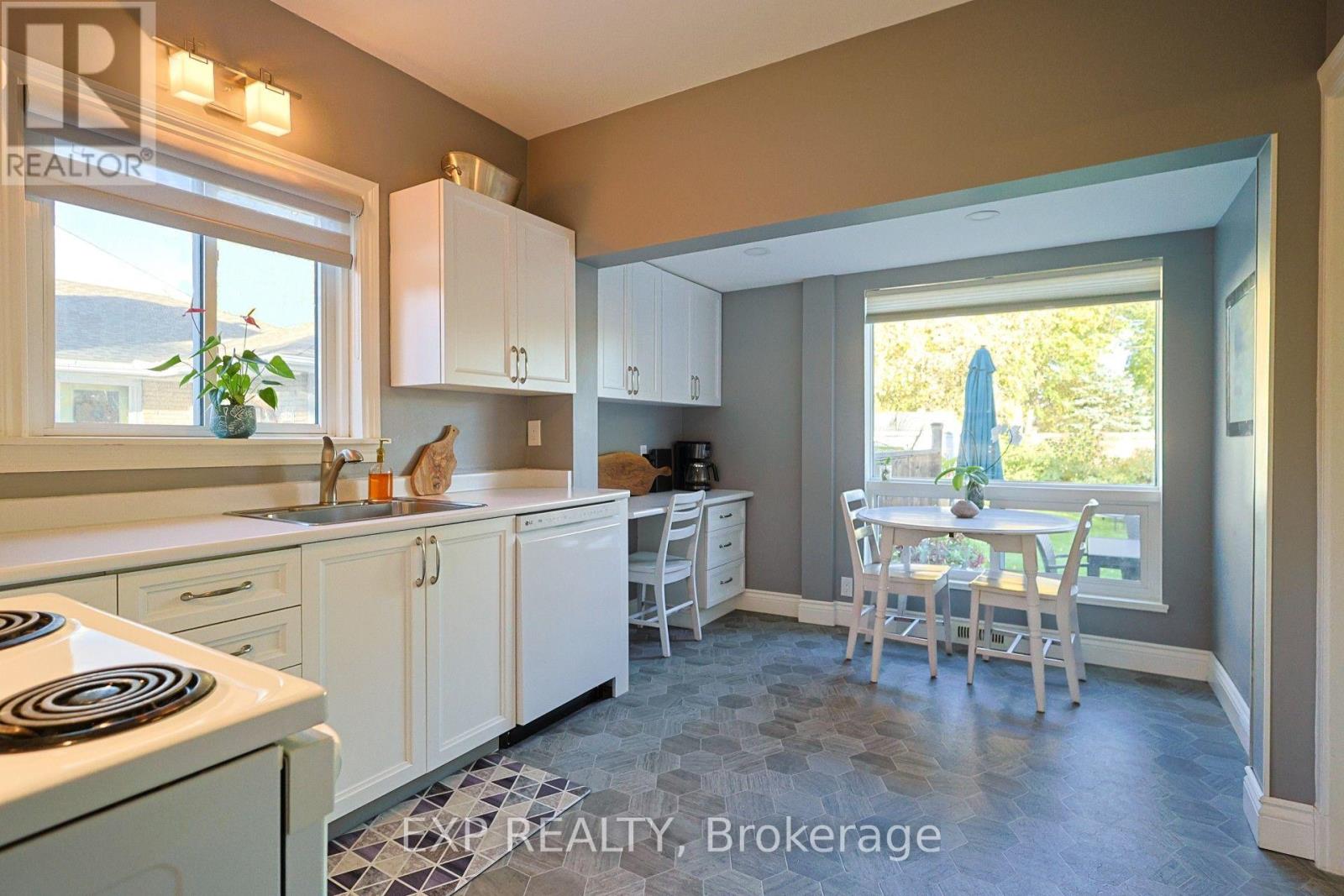77 Glenridge Avenue, St. Catharines, Ontario  L2R 4X2 - Photo 12 - X13611058