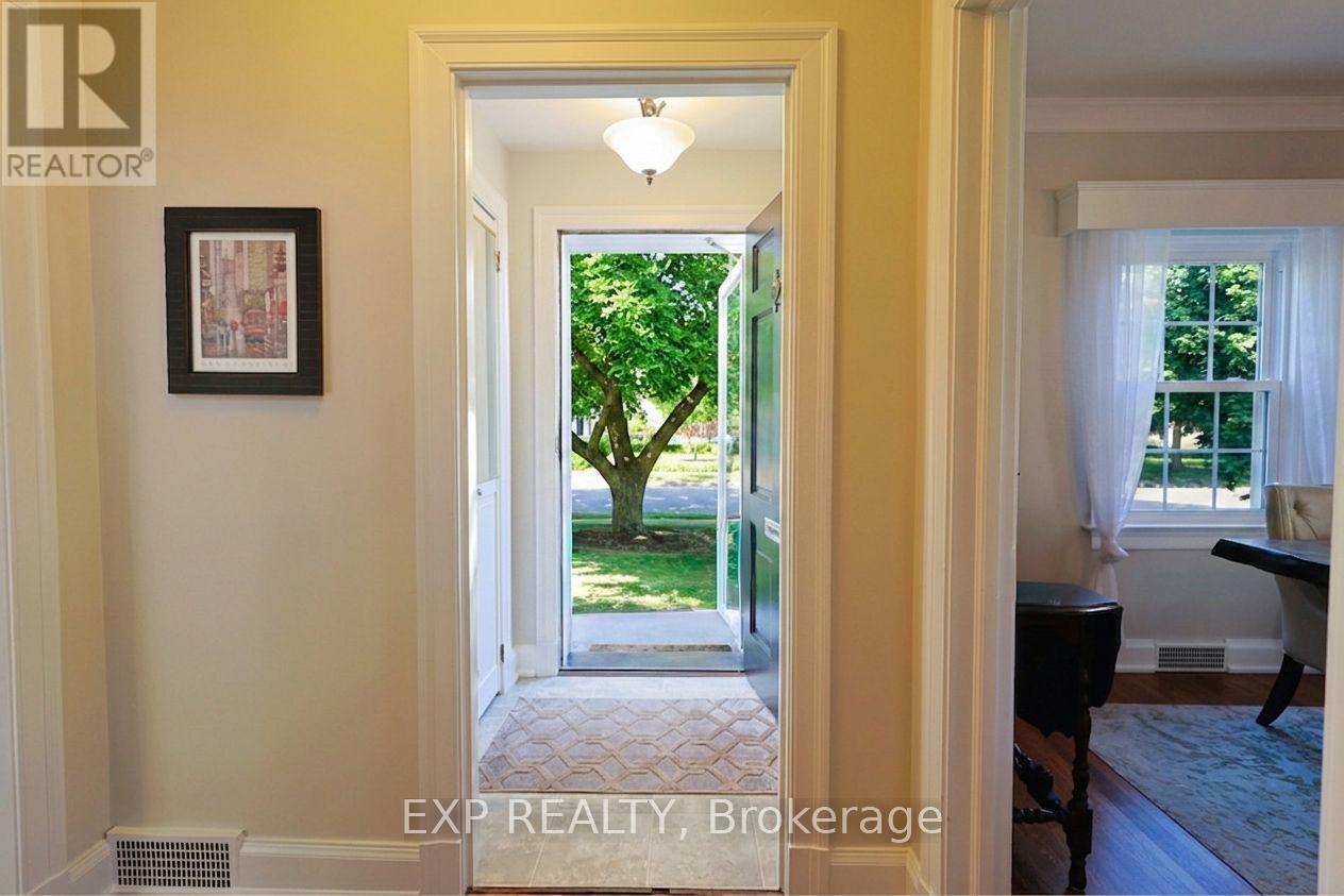 77 Glenridge Avenue, St. Catharines, Ontario  L2R 4X2 - Photo 4 - X13611058