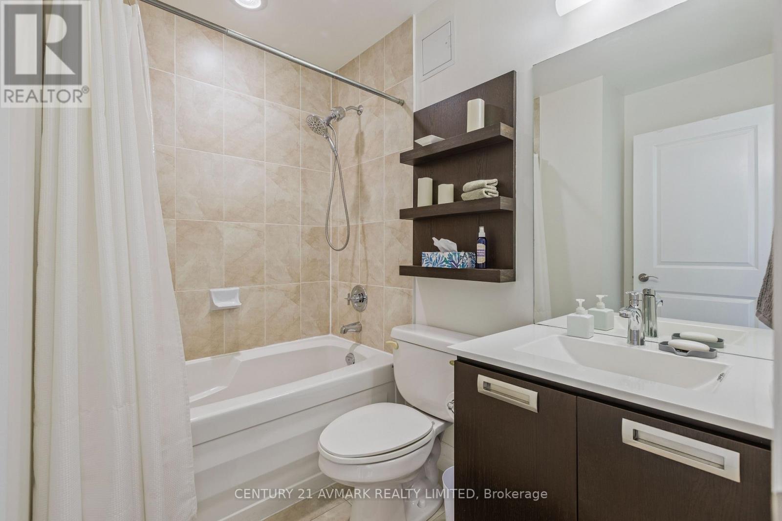 724 - 20 Gothic Avenue, Toronto, Ontario  M6P 1T5 - Photo 13 - W13611640