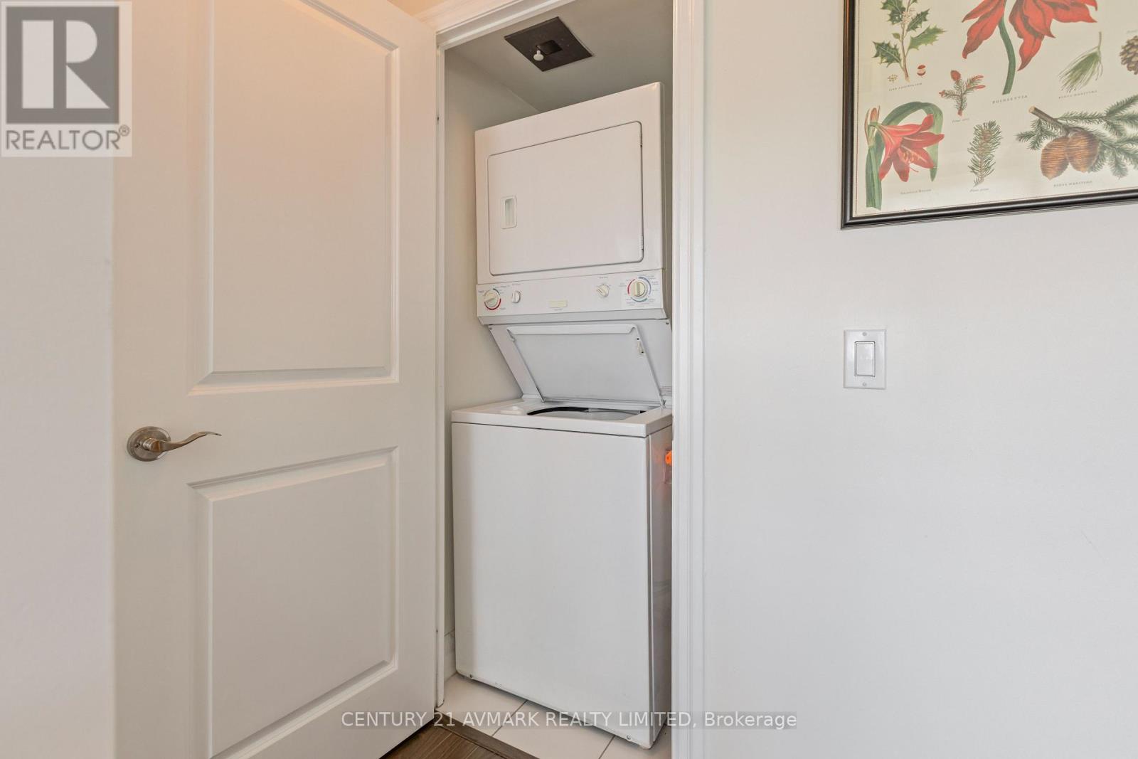 724 - 20 Gothic Avenue, Toronto, Ontario  M6P 1T5 - Photo 17 - W13611640