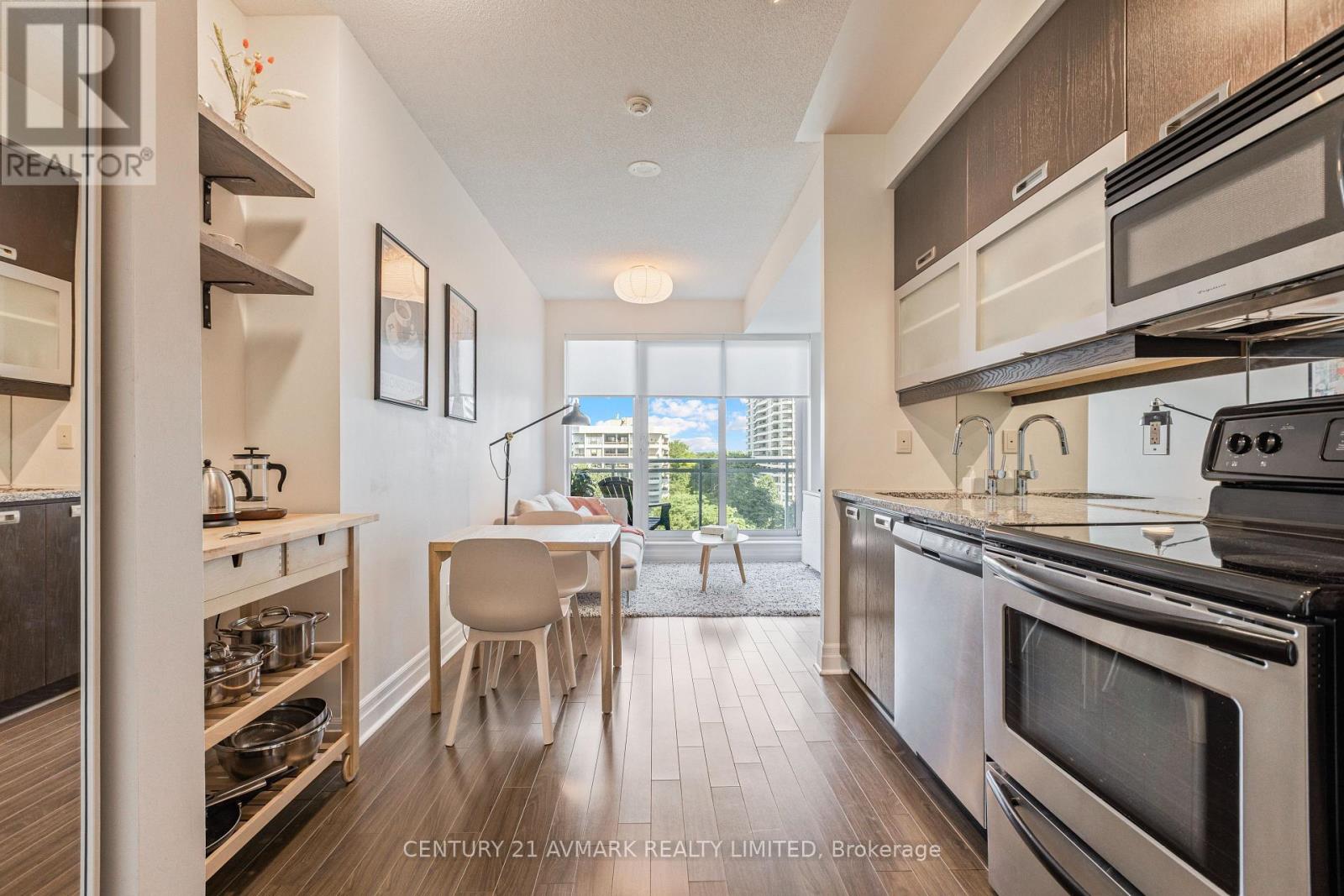 724 - 20 Gothic Avenue, Toronto, Ontario  M6P 1T5 - Photo 7 - W13611640