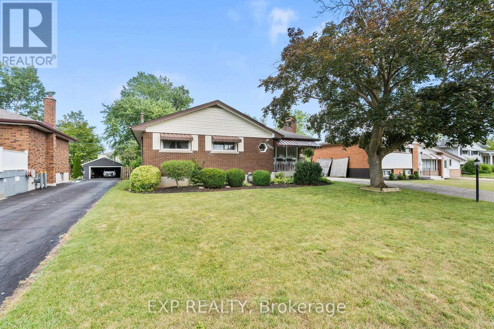 8800 Champlain Drive, Niagara Falls, Ontario  L2G 6Y6 - Photo 2 - X13611608