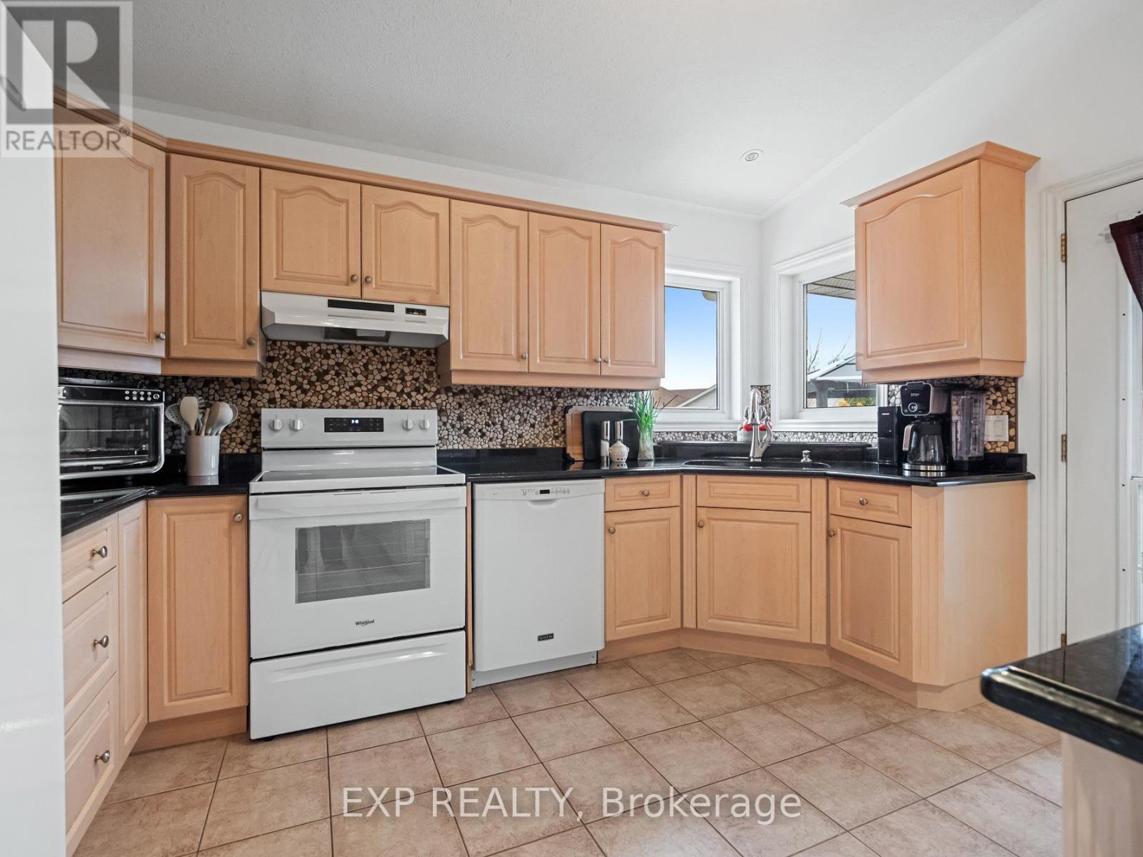 7090 Julie Drive, Niagara Falls, Ontario  L2H 3L4 - Photo 13 - X13612396