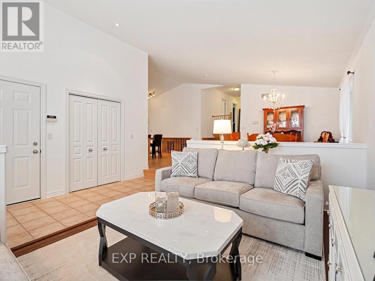 7090 Julie Drive, Niagara Falls, Ontario  L2H 3L4 - Photo 5 - X13612396