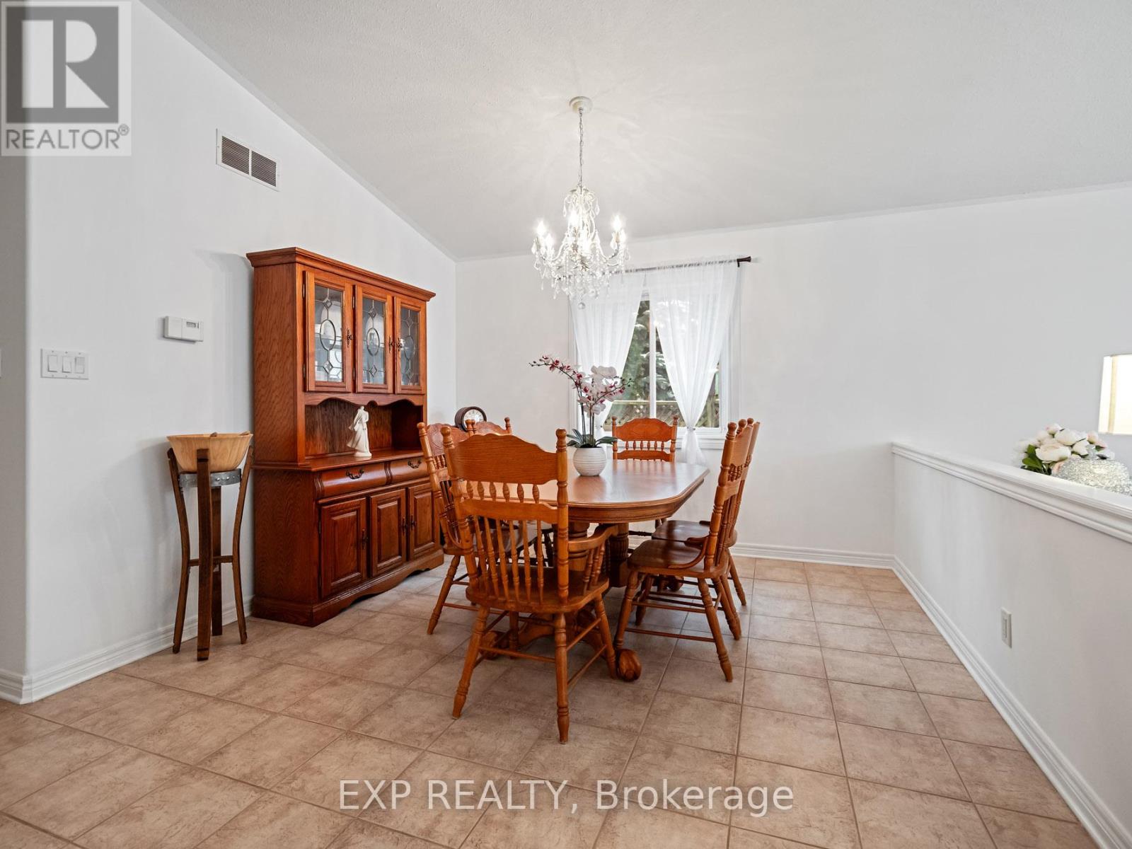 7090 Julie Drive, Niagara Falls, Ontario  L2H 3L4 - Photo 7 - X13612396