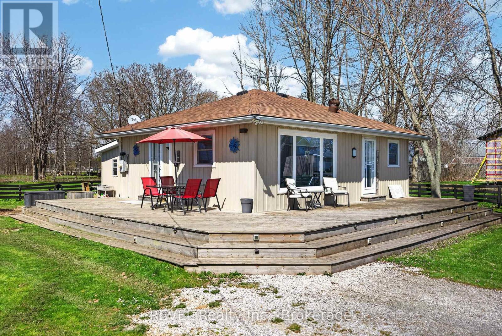 11 WALTER DRIVE, Haldimand, Ontario