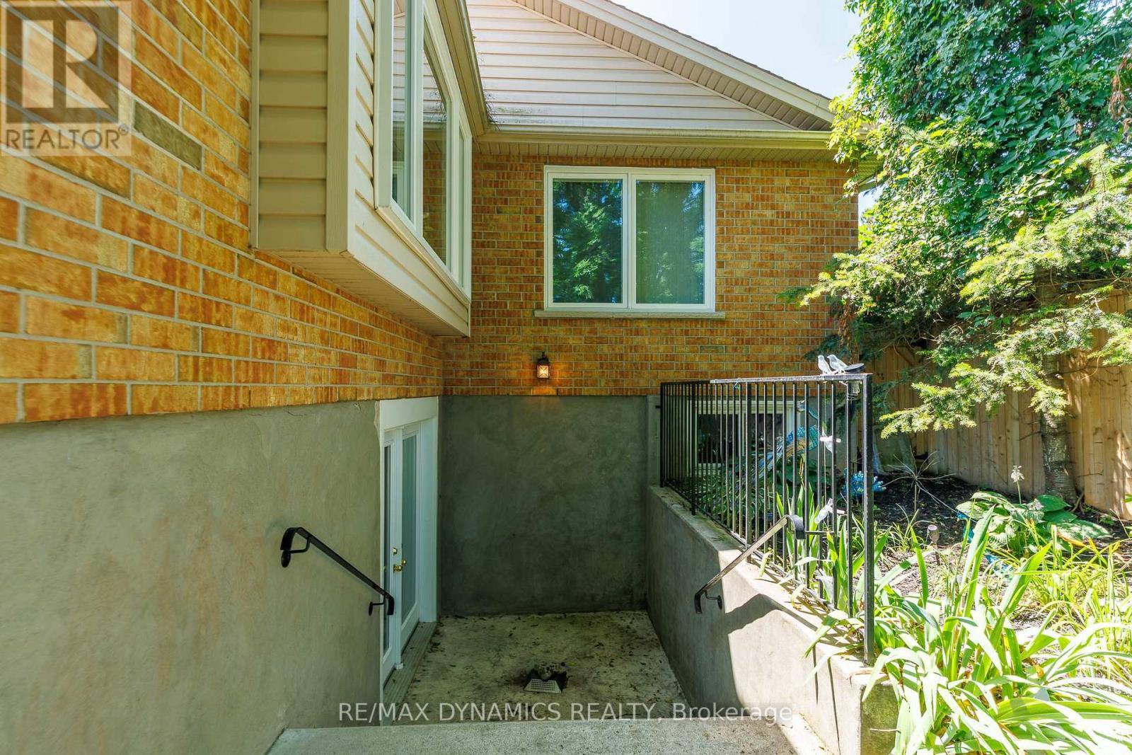 53 Mountain Street, St. Catharines, Ontario  L2T 2S6 - Photo 35 - X13612616