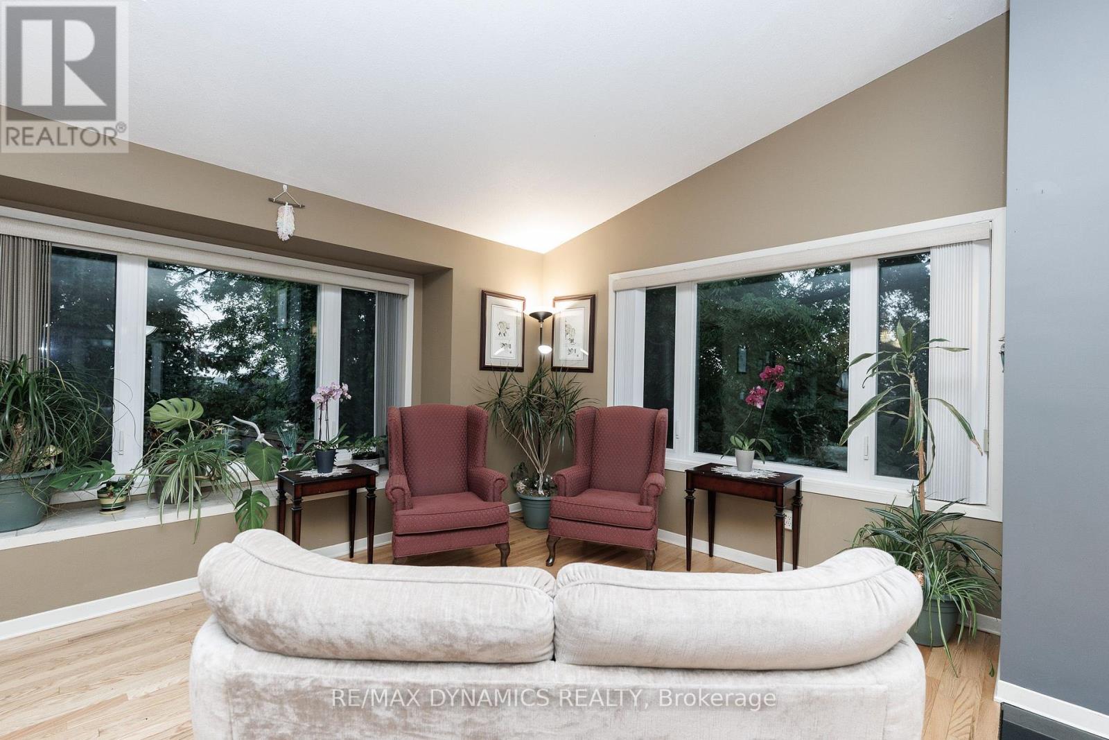 53 Mountain Street, St. Catharines, Ontario  L2T 2S6 - Photo 6 - X13612616
