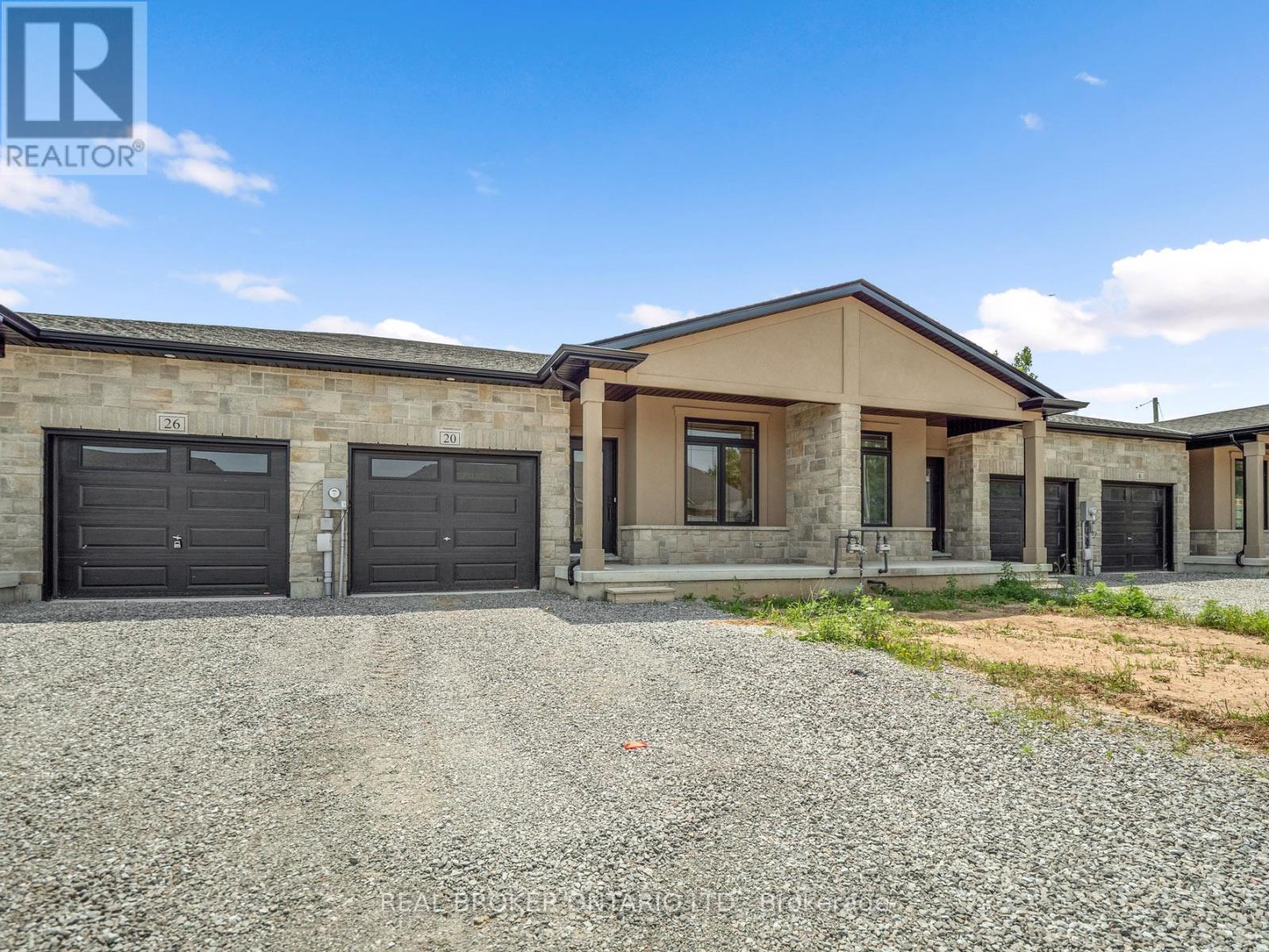 20 Austin Drive, Welland, Ontario  L3C 0J8 - Photo 2 - X13612954