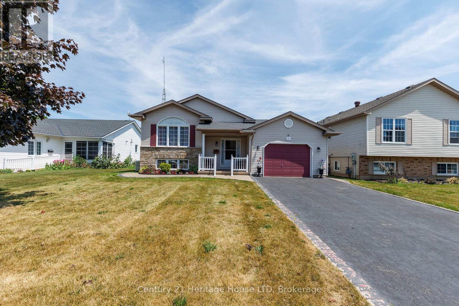 121 ROCHELLE CRESCENT, Fort Erie, Ontario