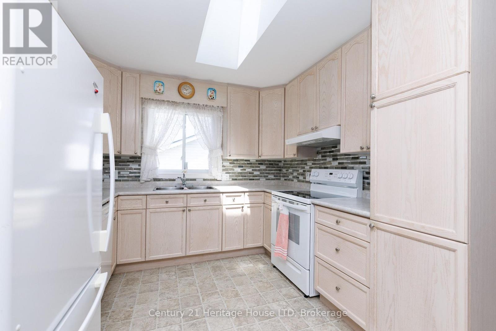 121 Rochelle Crescent, Fort Erie, Ontario  L0S 1N0 - Photo 2 - X13613106