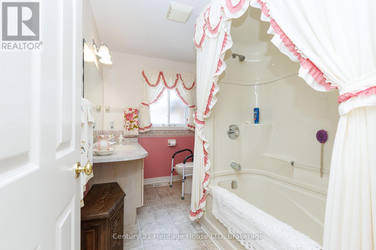 121 Rochelle Crescent, Fort Erie, Ontario  L0S 1N0 - Photo 22 - X13613106