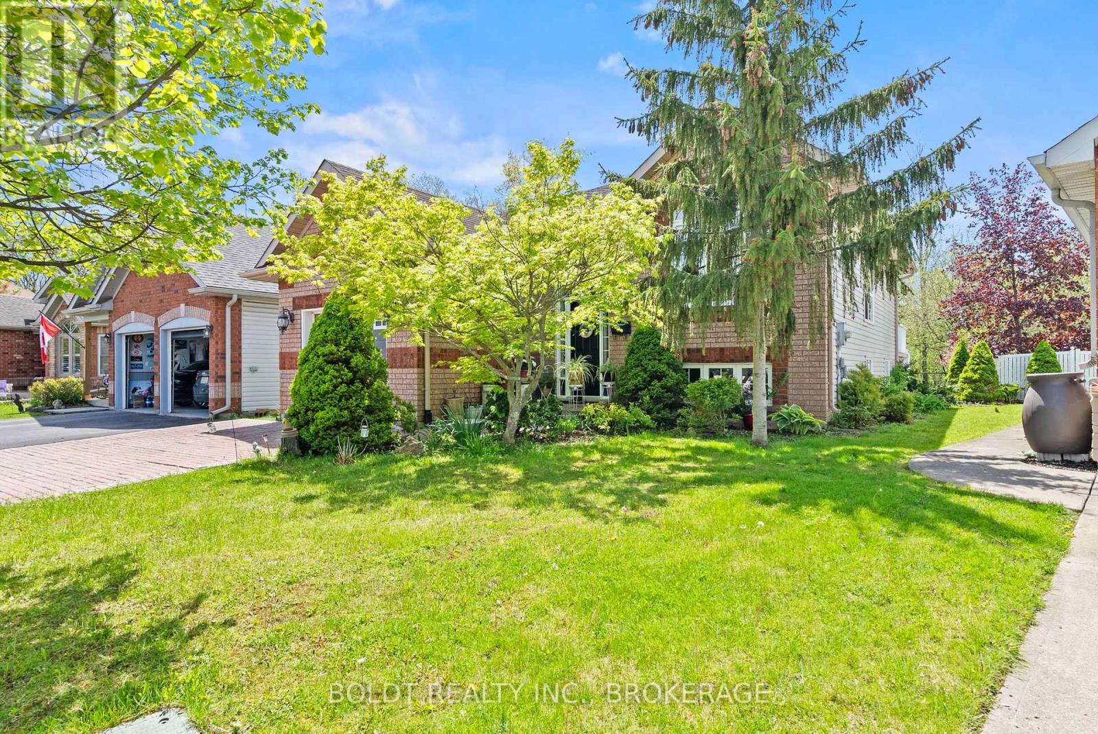 4333 Southerland Court, Niagara Falls, Ontario  L2G 7W4 - Photo 2 - X13613920