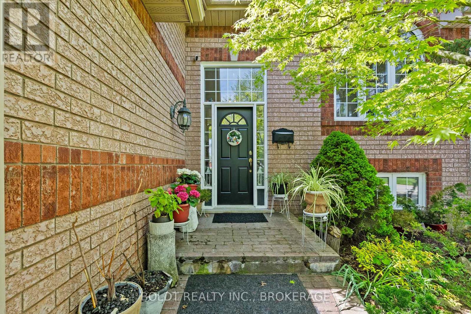 4333 Southerland Court, Niagara Falls, Ontario  L2G 7W4 - Photo 3 - X13613920