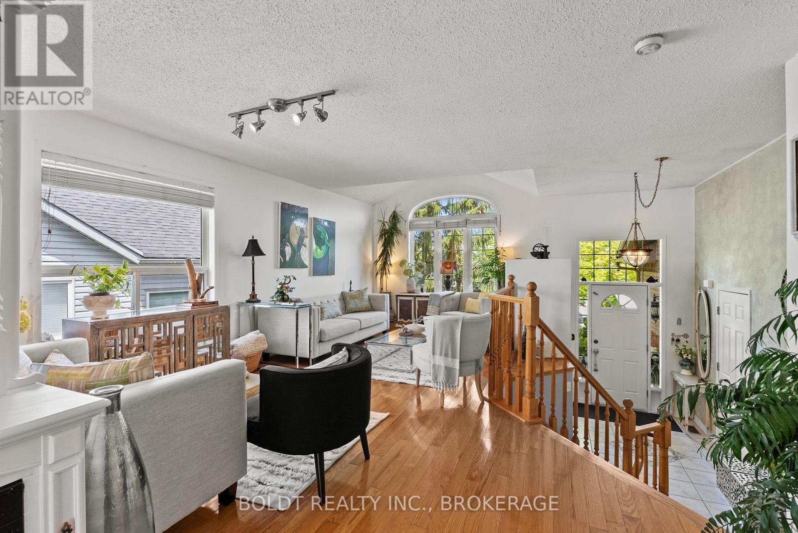 4333 Southerland Court, Niagara Falls, Ontario  L2G 7W4 - Photo 6 - X13613920