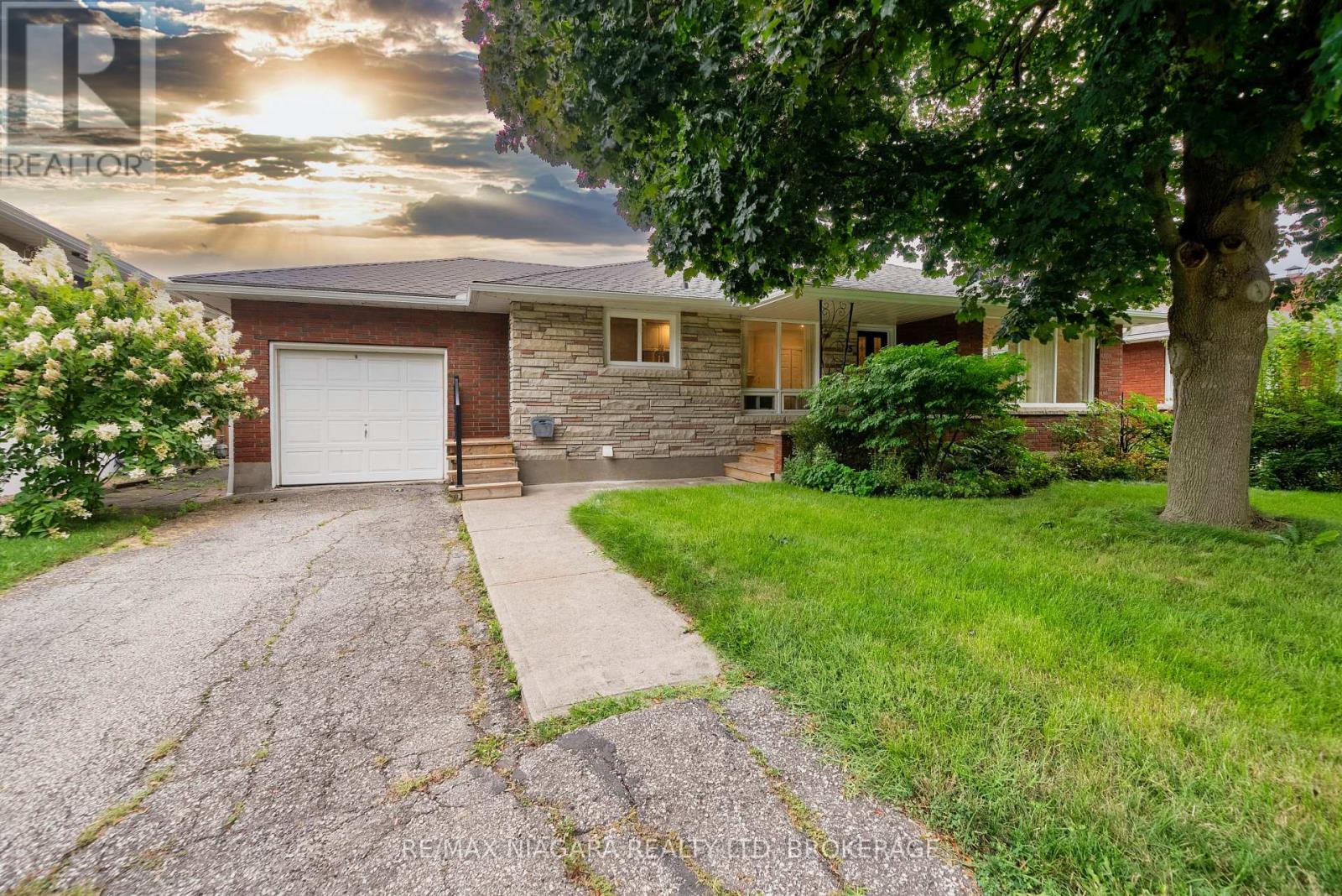 15 SPRINGBANK DRIVE, St. Catharines, Ontario