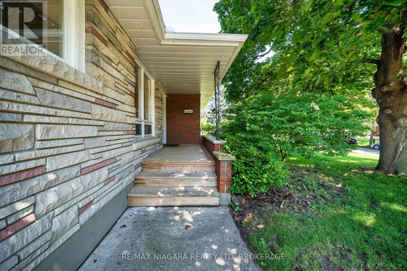 15 Springbank Drive, St. Catharines, Ontario  L2S 2K1 - Photo 5 - X13614000
