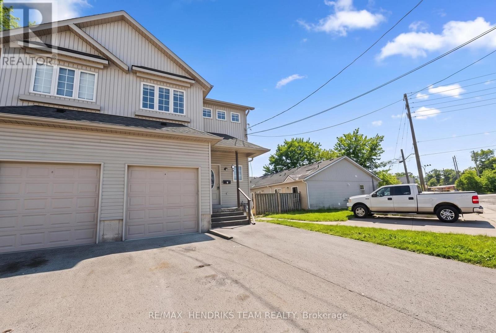 2 Townline Road E, Thorold, Ontario  L2V 2C3 - Photo 3 - X13614098