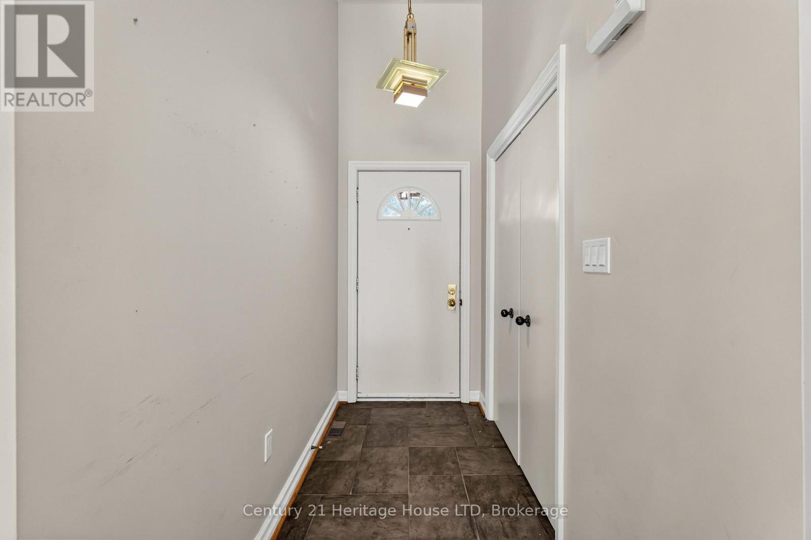 6254 Gore Street, Niagara Falls, Ontario  L2J 4G5 - Photo 4 - X13616682
