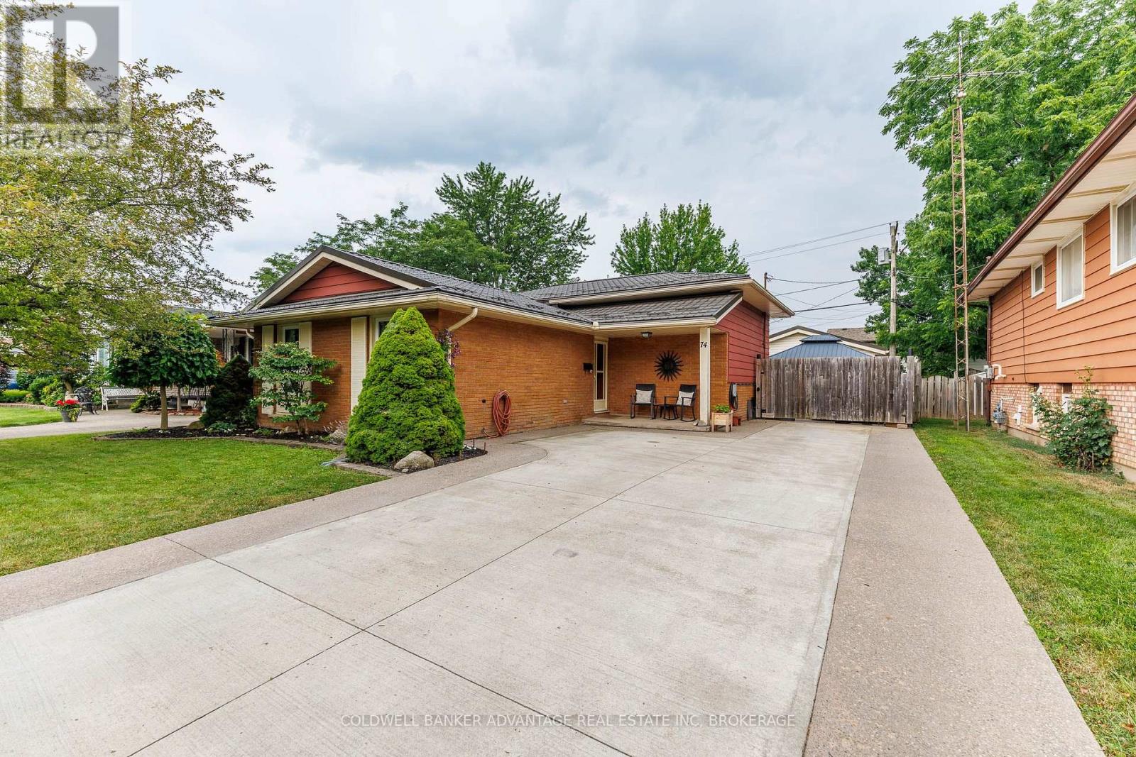 74 Pinehurst Drive, Welland, Ontario  L3C 3J1 - Photo 2 - X13617740