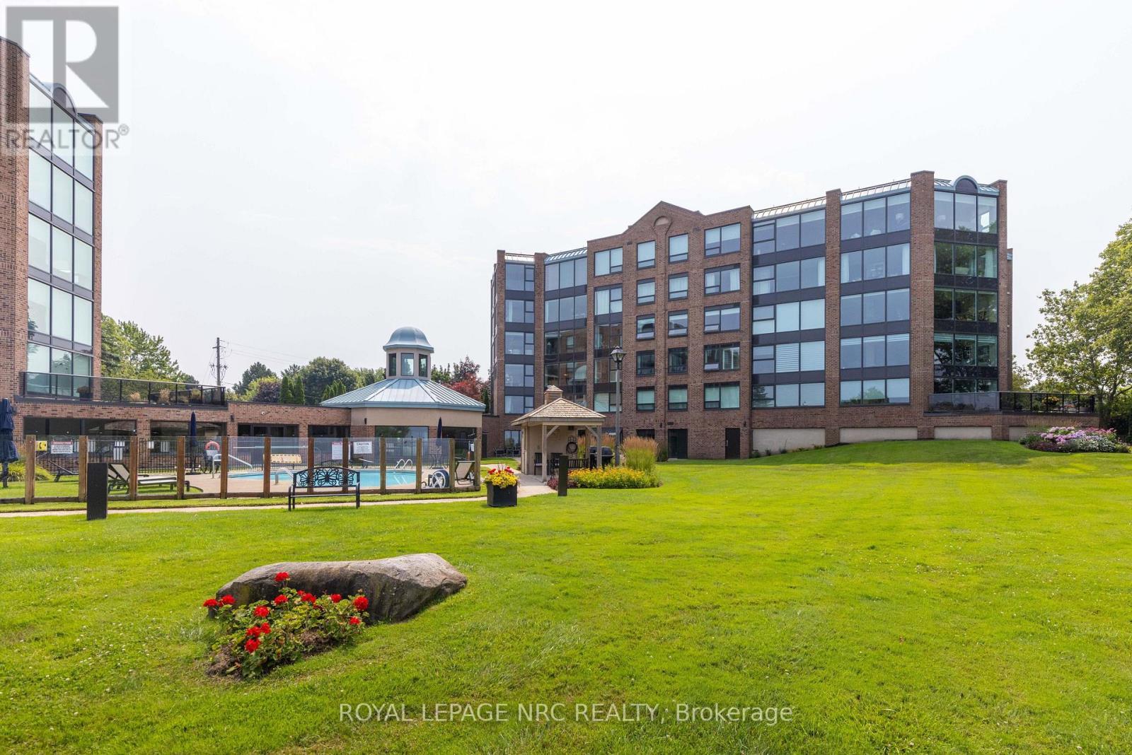 2203 - 701 Geneva Street, St. Catharines, Ontario  L2N 7H9 - Photo 2 - X13617744
