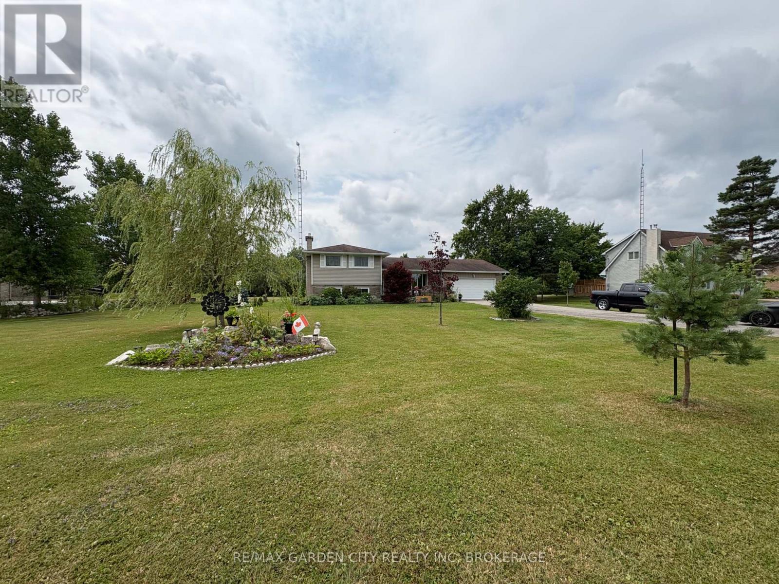 147 Cairns Crescent, Fort Erie, Ontario  L2A 5M4 - Photo 2 - X13617996