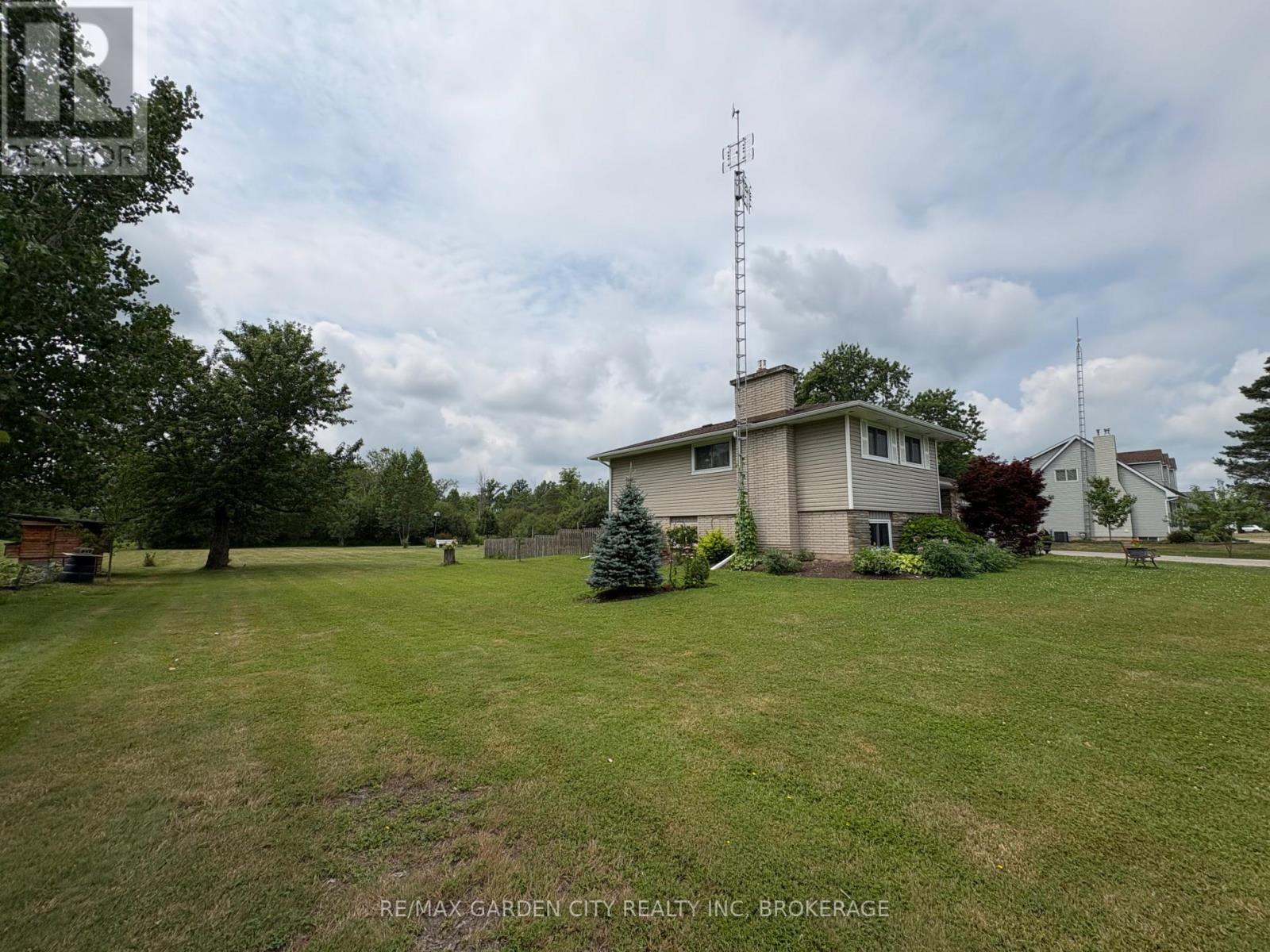 147 Cairns Crescent, Fort Erie, Ontario  L2A 5M4 - Photo 3 - X13617996