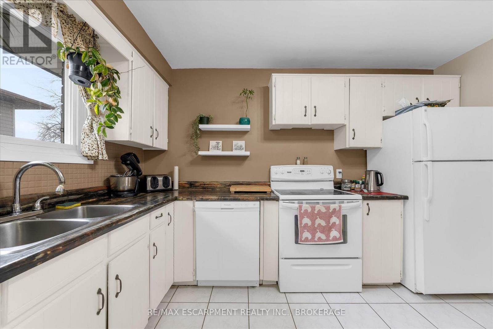 7506 Jubilee Drive, Niagara Falls, Ontario  L2G 7J5 - Photo 9 - X13618562
