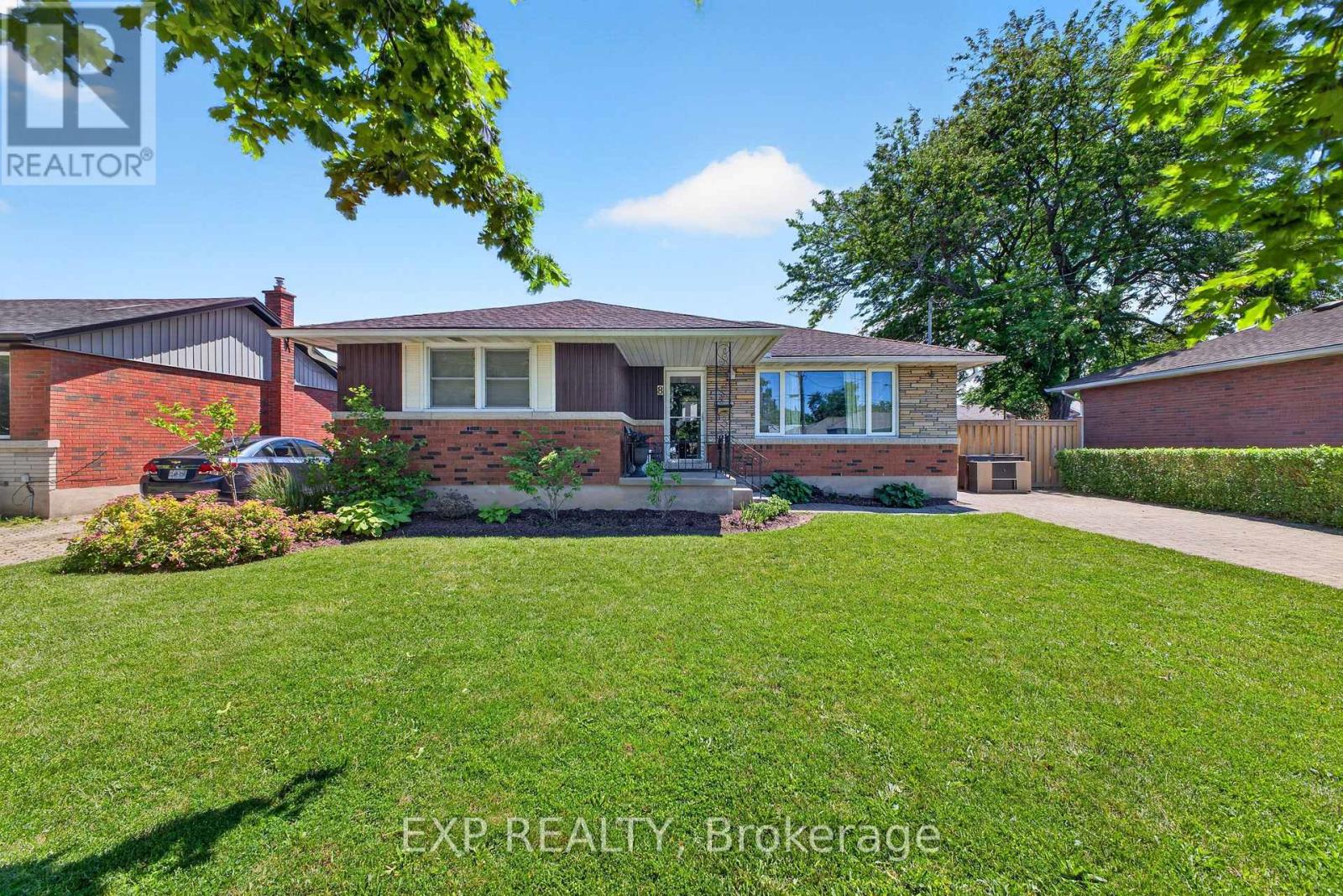 8 Dunraven Avenue, St. Catharines, Ontario  L2M 6A7 - Photo 2 - X13619518