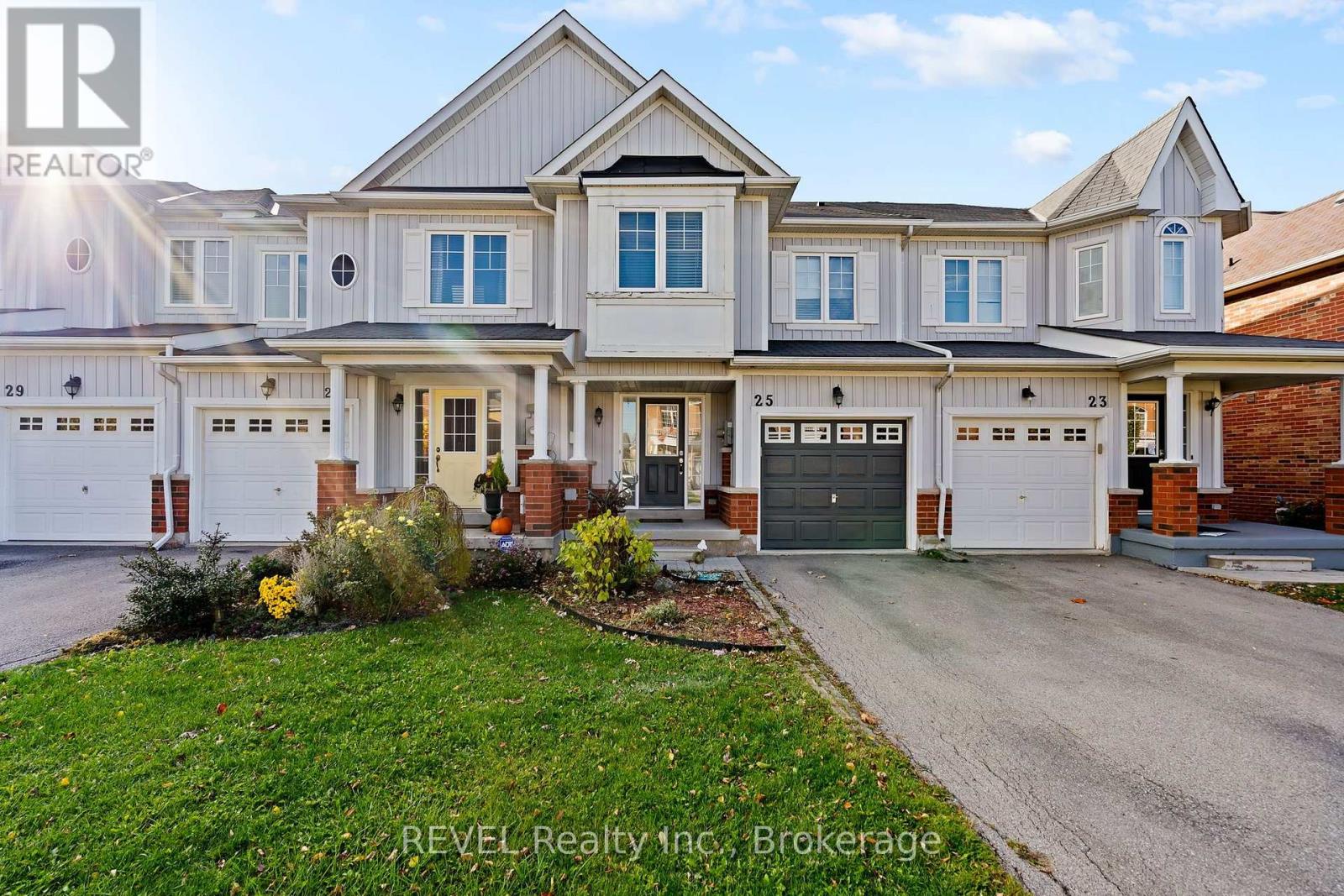 25 COLONEL LYALL STREET, St. Catharines, Ontario