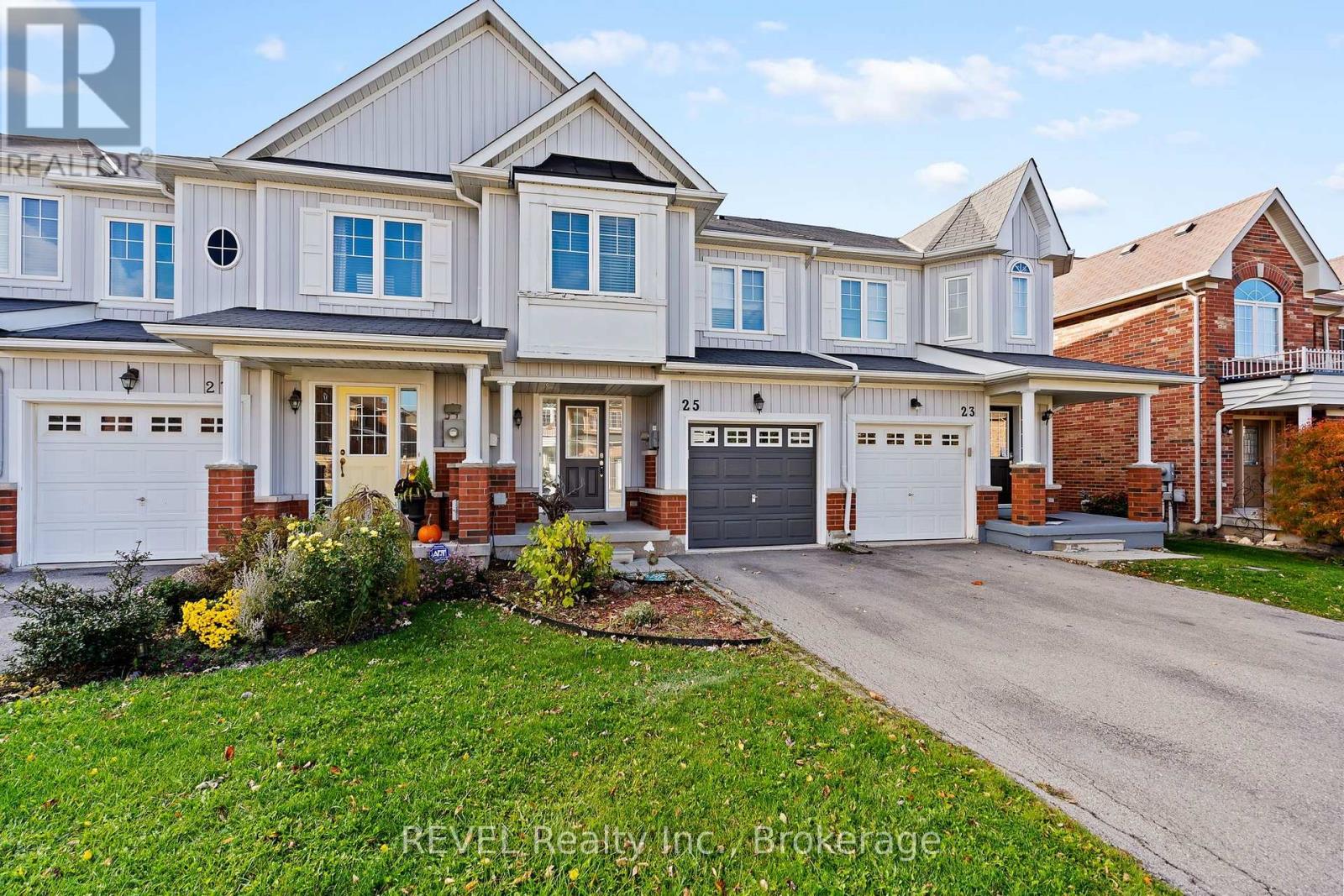 25 Colonel Lyall Street, St. Catharines, Ontario  L2P 0B3 - Photo 2 - X13619642