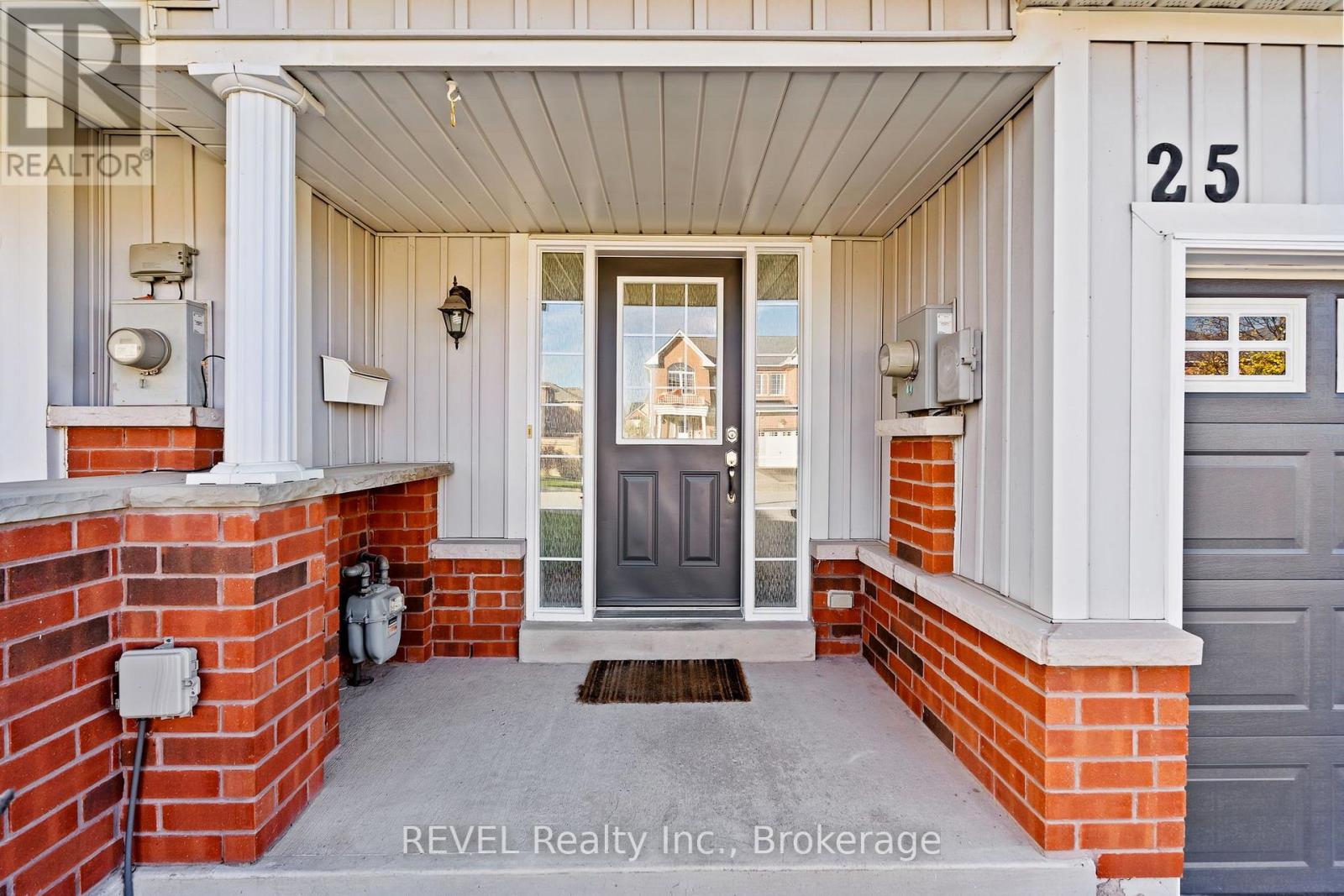 25 Colonel Lyall Street, St. Catharines, Ontario  L2P 0B3 - Photo 3 - X13619642