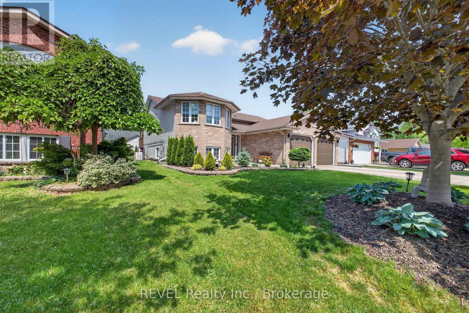 349 Scott Avenue, Fort Erie, Ontario  L2A 5E5 - Photo 3 - X13620162