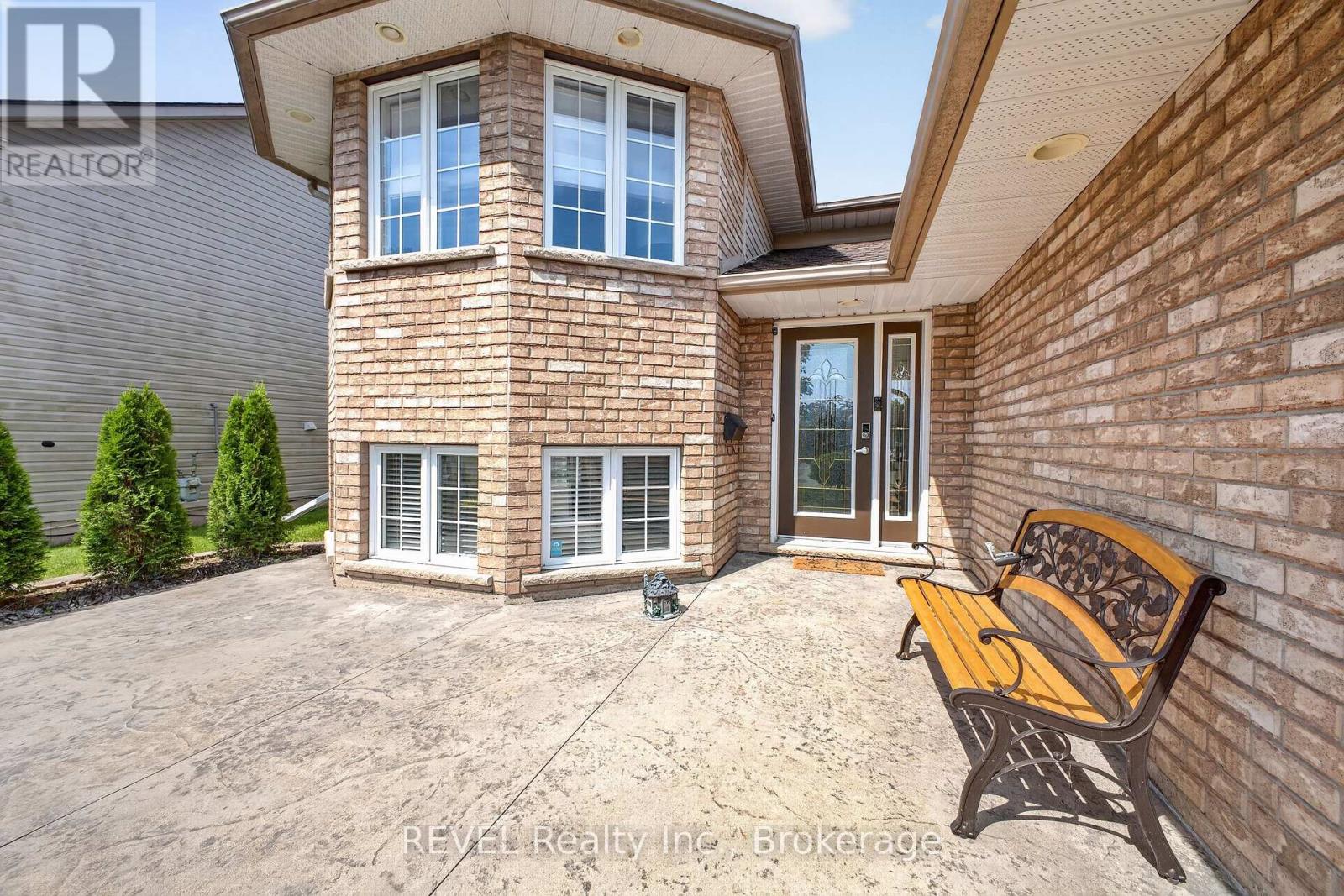 349 Scott Avenue, Fort Erie, Ontario  L2A 5E5 - Photo 4 - X13620162