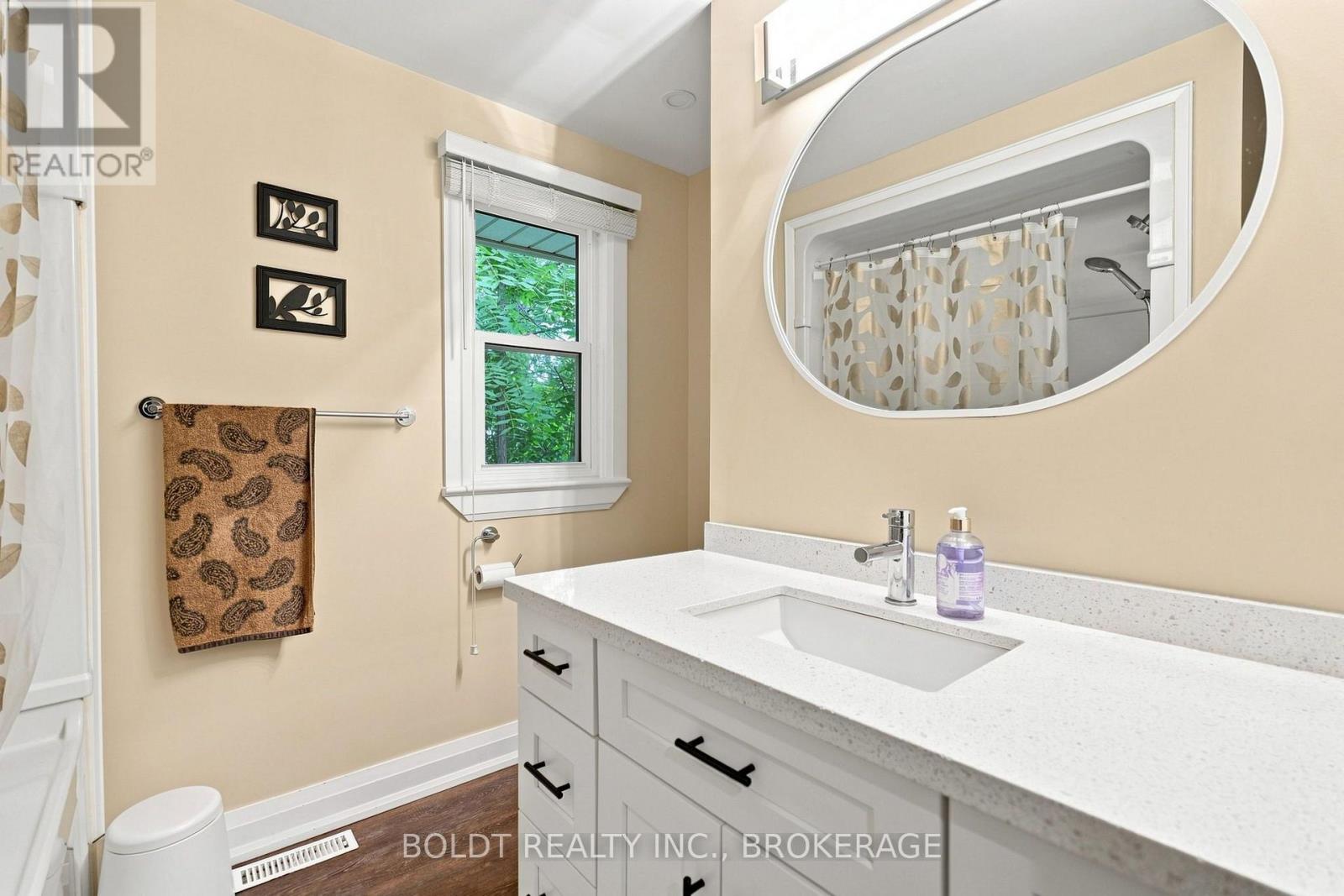8166 Thorold Stone (Main) Road, Niagara Falls, Ontario  L2H 1A6 - Photo 11 - X13620298