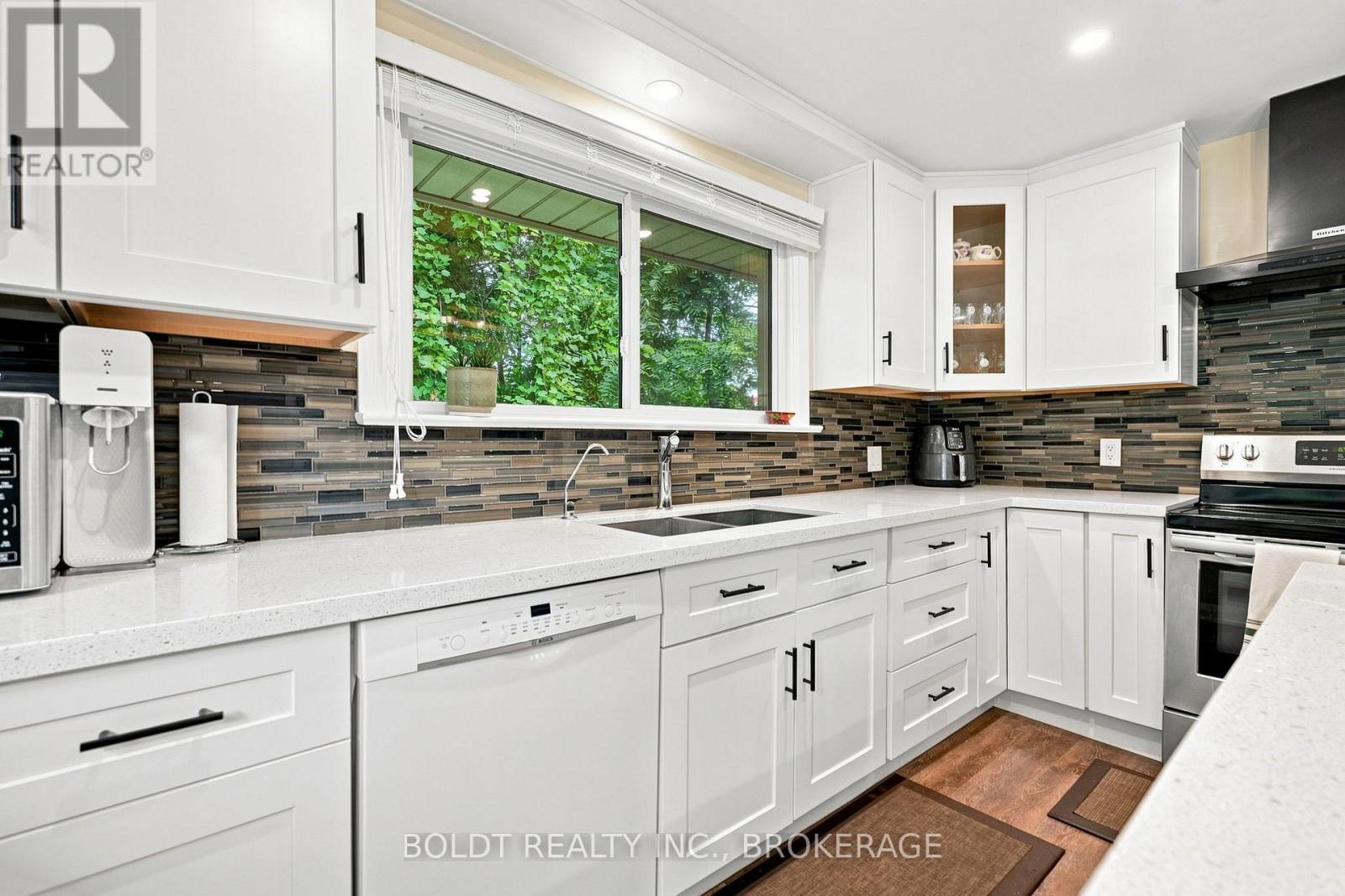 8166 Thorold Stone (Main) Road, Niagara Falls, Ontario  L2H 1A6 - Photo 8 - X13620298