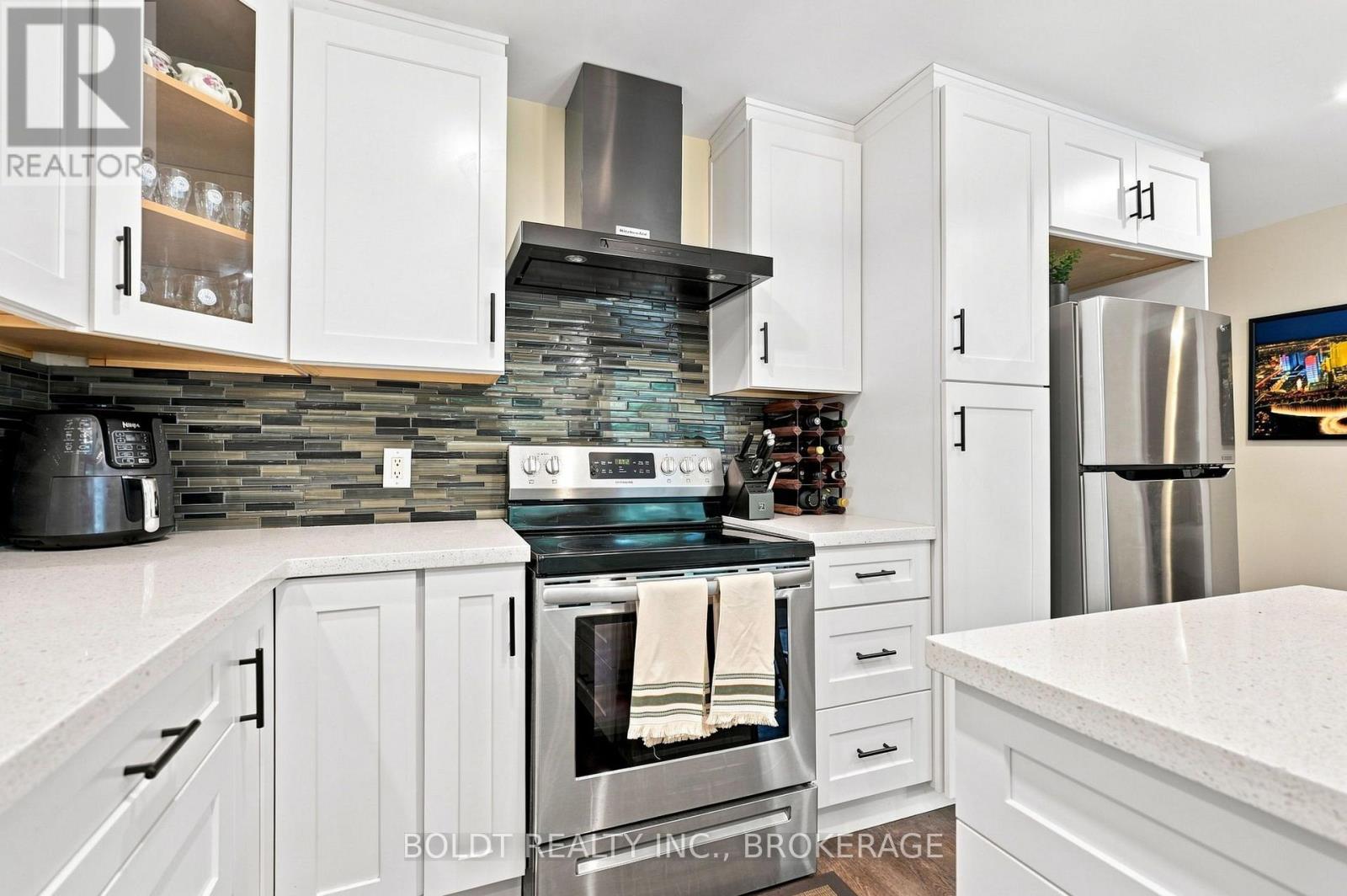 8166 Thorold Stone (Main) Road, Niagara Falls, Ontario  L2H 1A6 - Photo 9 - X13620298