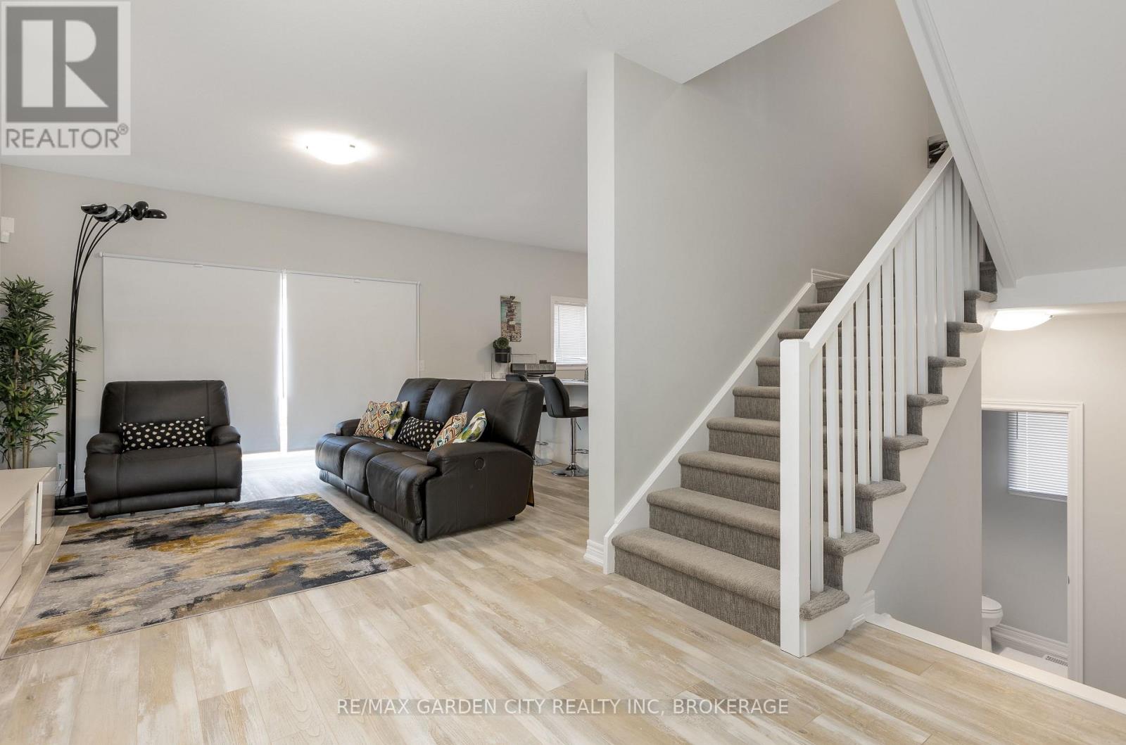 33 Bounty Avenue, Thorold, Ontario  L2V 0H3 - Photo 3 - X13621072